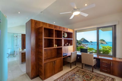 Luxury Villa Photo #18