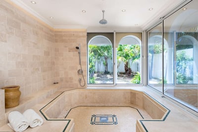 Luxury Villa Photo #35