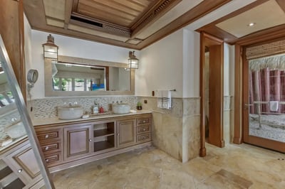 Luxury Villa Photo #25