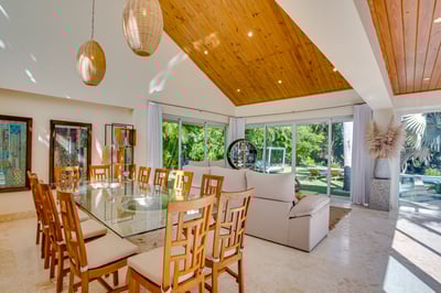 Luxury Villa Photo #35
