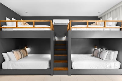 Kids Suite: Queen Bunkbeds, AC & TV – Level 1