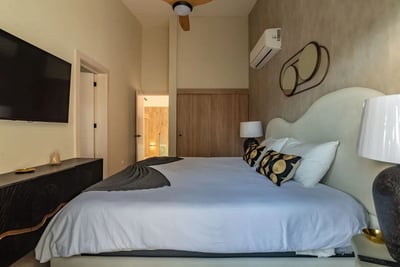 Luxury Villa Photo #25