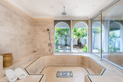 Luxury Villa Photo #30