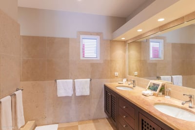 Luxury Villa Photo #31