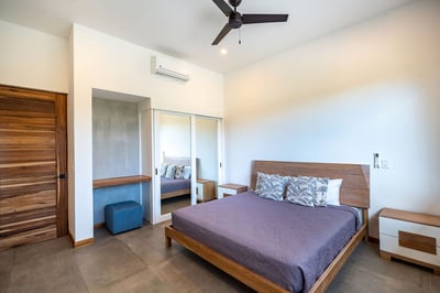 Main House – Suite 3: King Bed, AC & Closet