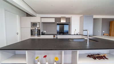 Dining Area & Kitchen