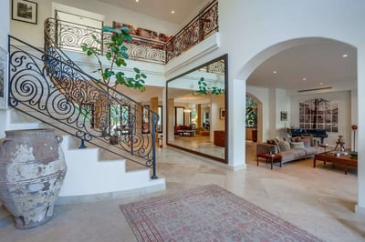 Luxury Villa Photo #11