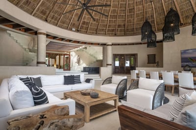 Luxury Villa Photo #15