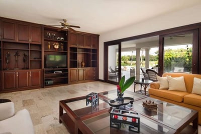 Luxury Villa Photo #6