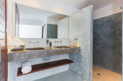 Luxury Villa Photo #33