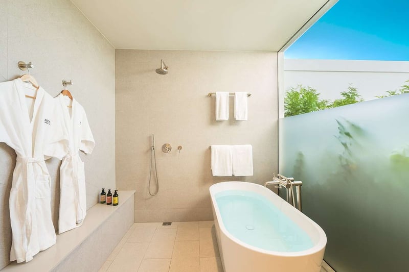 Oceanfront 1 BDM Suite