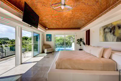 Luxury Villa Photo #18