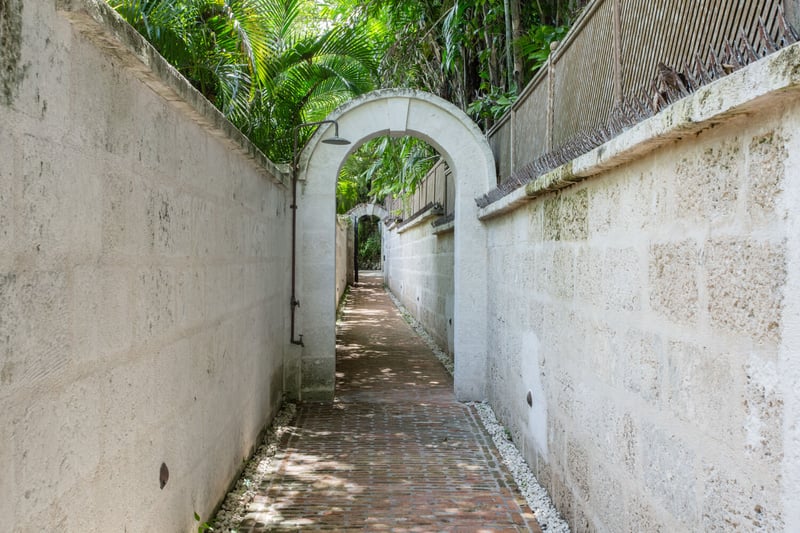 Bluff House and Cottage