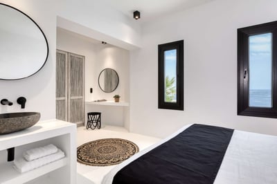 Luxury Villa Photo #30