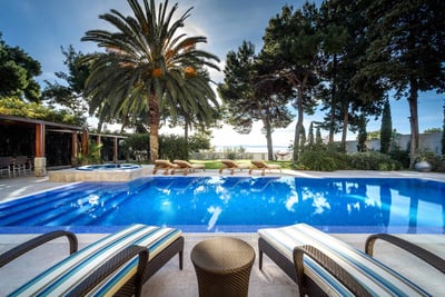 Luxury Villa Photo #4