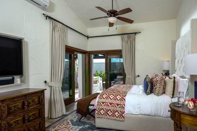 Luxury Villa Photo #18