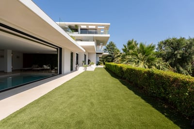 Luxury Villa Photo #4