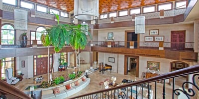 Luxury Villa Photo #9