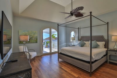 Luxury Villa Photo #17