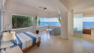 Luxury Villa Photo #55