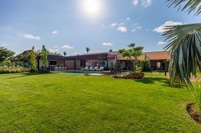 Luxury Villa Photo #17