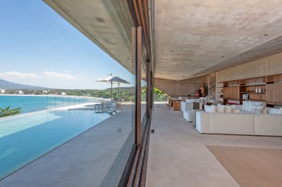 Luxury Villa Photo #23