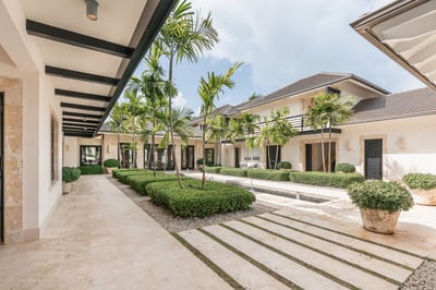 Luxury Villa Photo #8