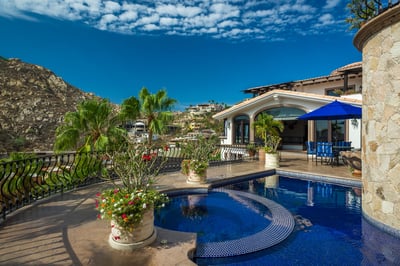 Luxury Villa Photo #3