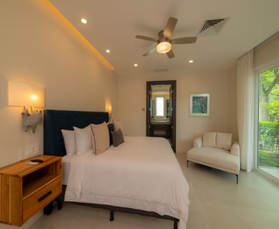 Luxury Villa Photo #35