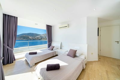 Luxury Villa Photo #19