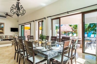 Luxury Villa Photo #27
