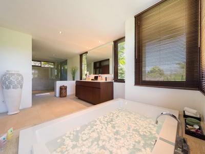 Luxury Villa Photo #23
