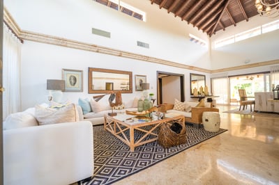 Luxury Villa Photo #22