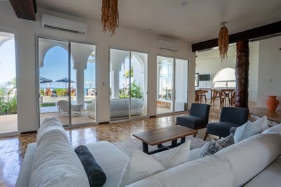 Luxury Villa Photo #23