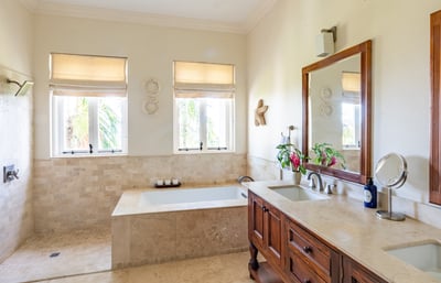 Luxury Villa Photo #17