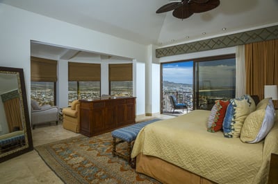 Luxury Villa Photo #23
