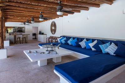Luxury Villa Photo #15