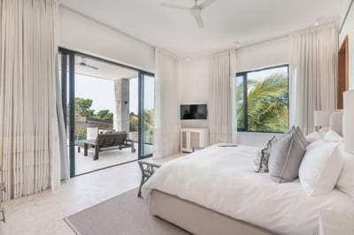 Luxury Villa Photo #41