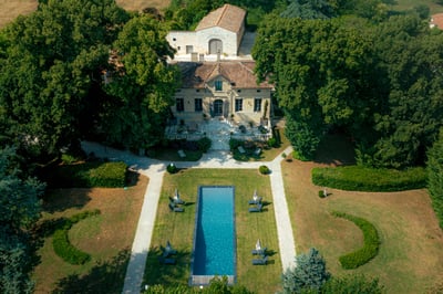 Luxury Villa Photo #3