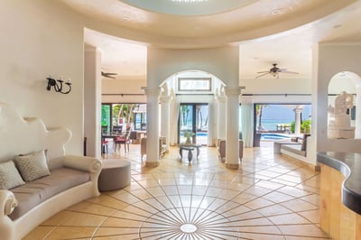 Luxury Villa Photo #35