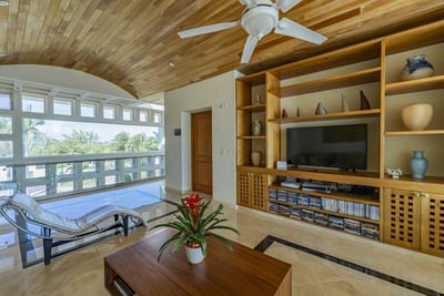 Luxury Villa Photo #24