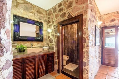 Luxury Villa Photo #16