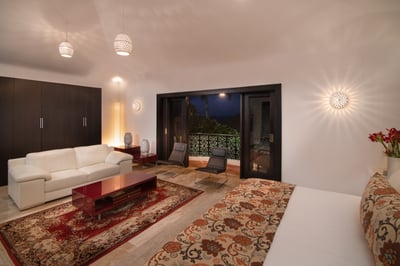 Luxury Villa Photo #25