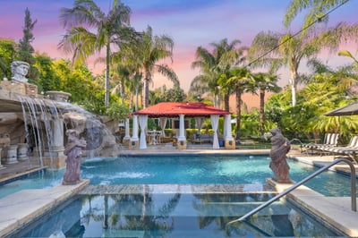 Luxury Villa Photo #3