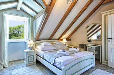 Luxury Villa Photo #38