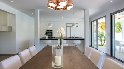 Dining Area & Kitchen