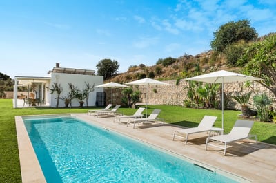 Luxury Villa Photo #7