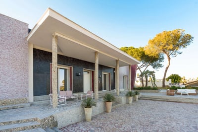 Luxury Villa Photo #13