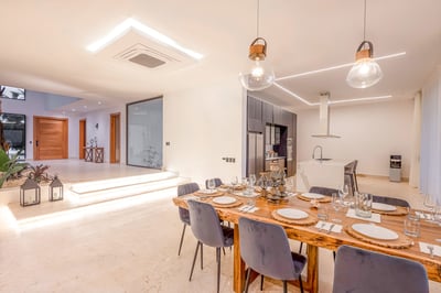 Luxury Villa Photo #17
