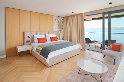 Luxury Villa Photo #43